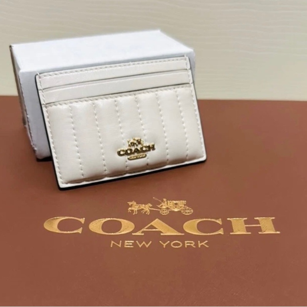 NWT Coach Leather Card Holder/wallet With Horse And Carriage Logo